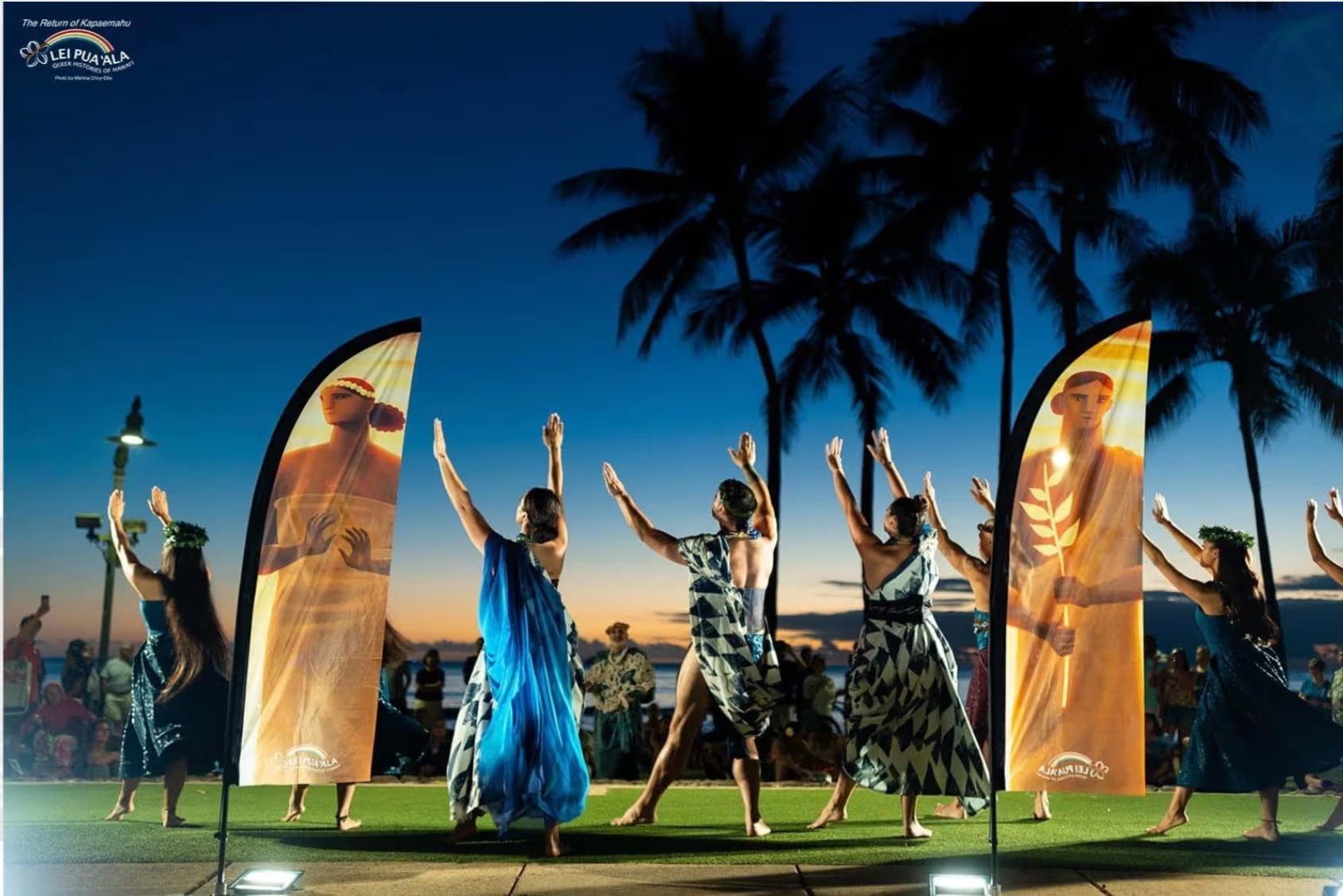 Hula dancers in the evening on the Waikiki hula mound on Oahu, Hawaii.