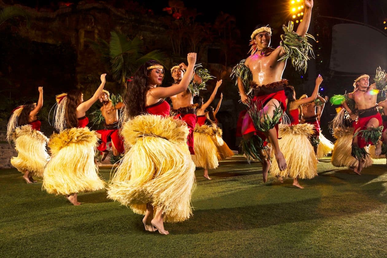 hula dancers
