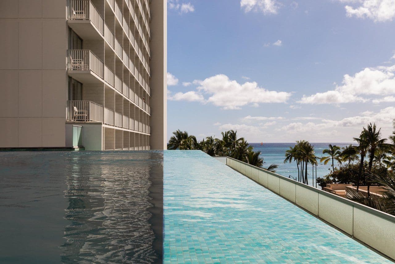ʻAlohilani Resort Waikīkī Beach. Photo by Stephen Paul.