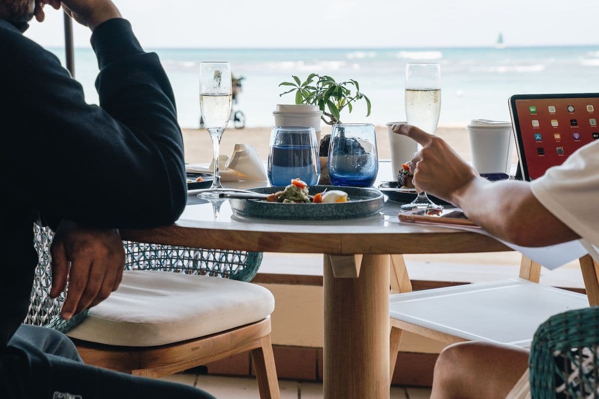 Breakfast at Hau Tree. Photo courtesy of at Kaimana Beach Hotel.