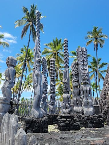 Hawaiian ki’i or statues of ancient gods. (Photo Credit: Puuhonua o Honaunau)