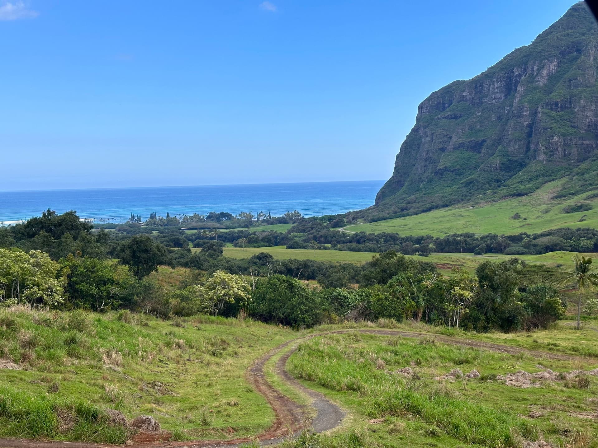 kualoa ranch view of ocean and kaaawa valley.