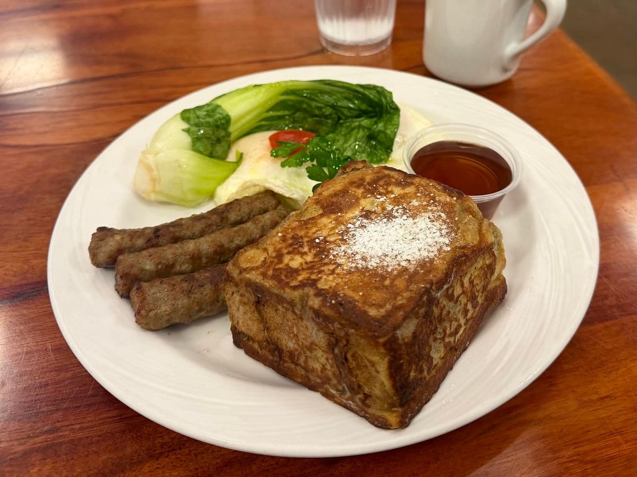 Panaluʻu taro sweet bread french toast at Pagoda Hotel. Photo by Sarah Burchard.