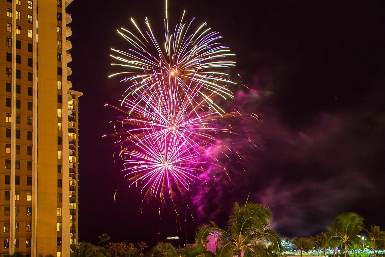 Hilton Hawaiian Village Waikiki Beach Resort Friday night fireworks. (Shutterstock)